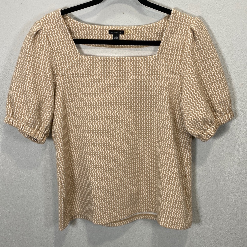 Ann Taylor geo print puff sleeve top